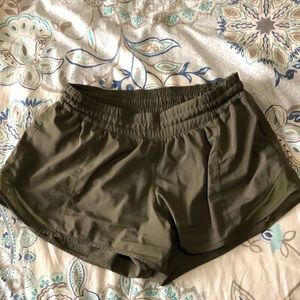 LuLu Hunter Green Hotty Hot Lined 4” shorts.